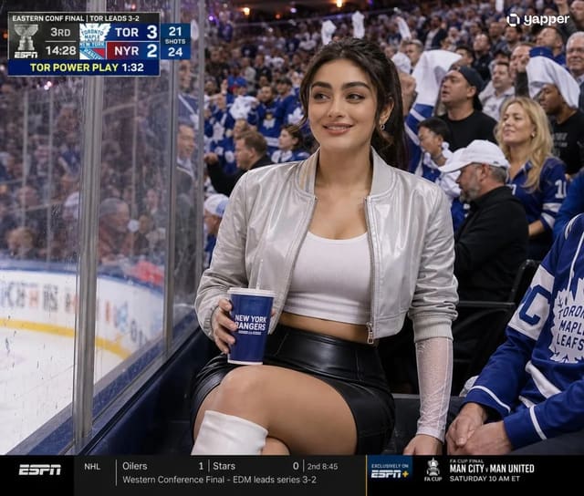 Live ESPN Hockey Broadcast Crowd Shot and Ice Sprint Prompt