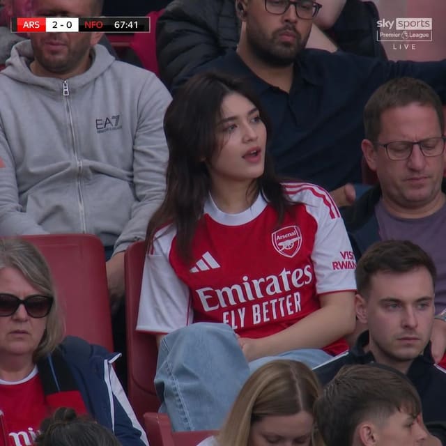 Surprised Arsenal fan caught on live broadcast
