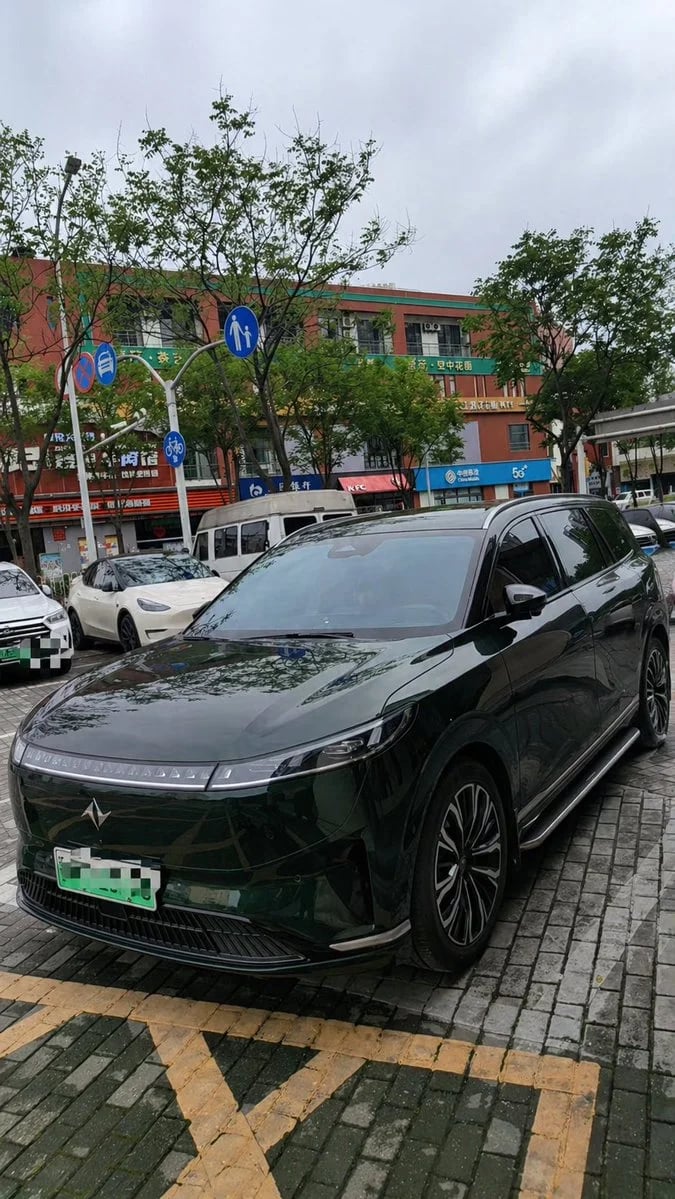GPT-image-2 + Seedance 2.0：路边汽车变形金刚视频工作流