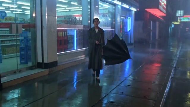 90年代港风霓虹雨夜塑料凳荒诞喜剧