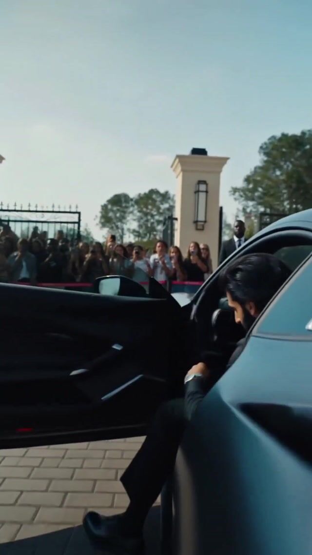Become famous within a minute