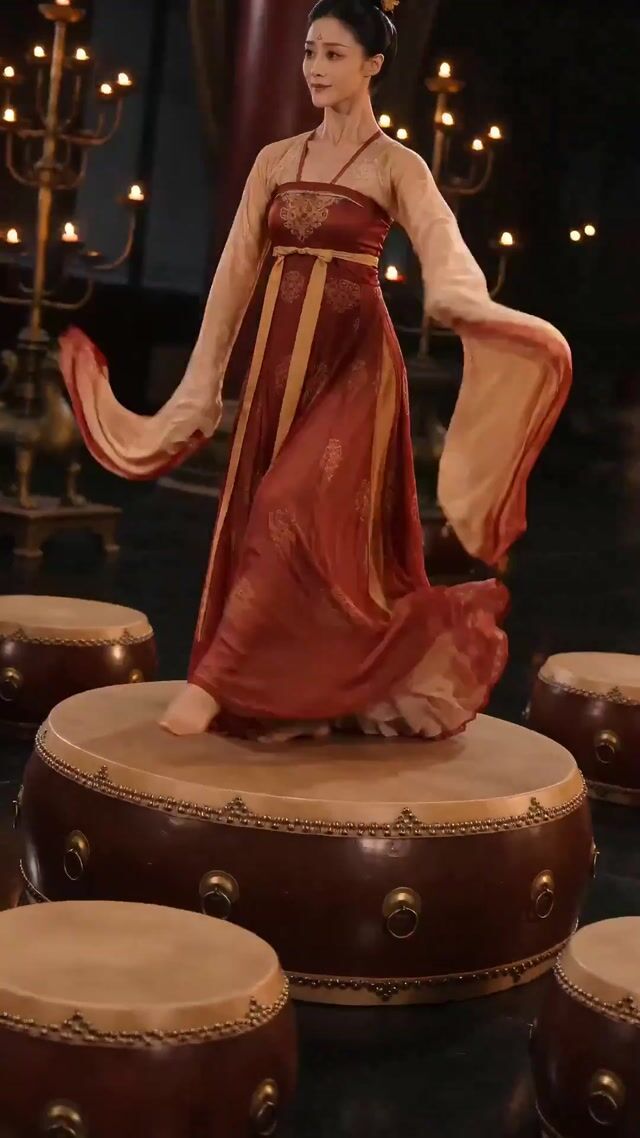 汉代盘鼓舞：汉宫夜宴鼓阵舞蹈