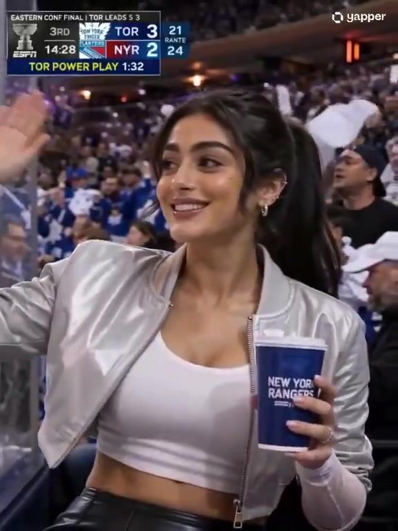 Live ESPN Hockey Broadcast Crowd Shot and Ice Sprint Prompt